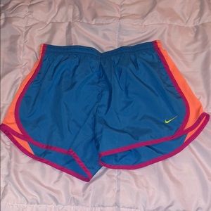 Girls youth L Nike Dri-Fit Tempo shorts